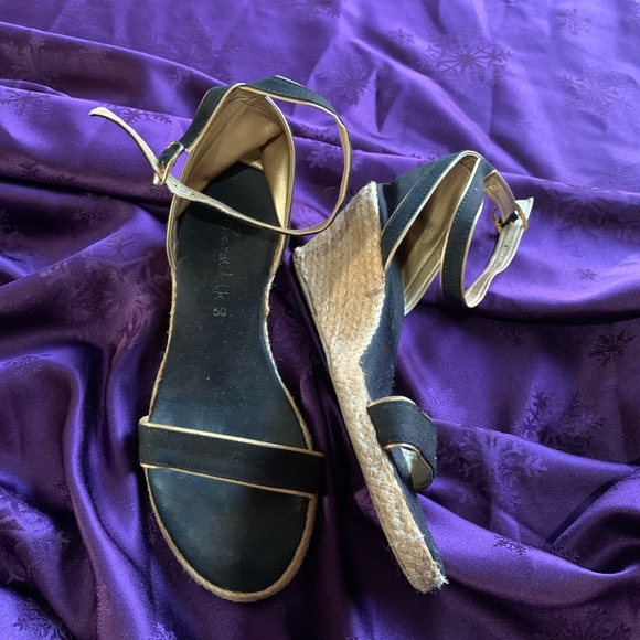 Wedge sadals - Picture 2 of 2